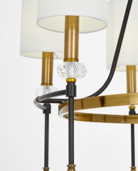 detal żyrandola kryształowego z białym kloszem i czarną konstrukcją pokazuje wykończenie rodezio w6 od lumina deco