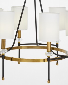 elegancki żyrandol sufitowy kryształowy z białymi abażurami i złotymi detalami rodezio w6 od lumina deco