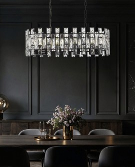 aranżacja jadalni w stylu glamour z czarnym żyrandolem kryształowym nad stołem model Fiorina D70 PRO od Lumina Deco