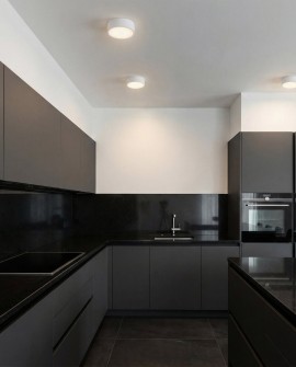 biała lampa sufitowa plafon w nowoczesnej kuchni równomierne światło do wnętrz producent Lampit model Nevo D23