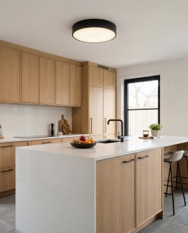 czarna lampa sufitowa plafon o okrągłej formie zapewniająca jasne oświetlenie kuchni model NEVO D40 od producenta lampit