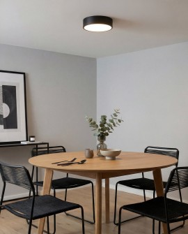 czarna lampa sufitowa plafon o okrągłej formie zapewniająca przyjemne światło nad stołem model NEVO D30 od lampit