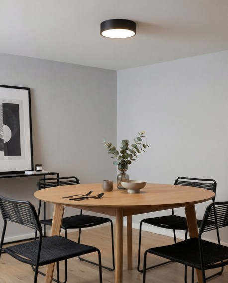 czarna lampa sufitowa plafon o okrągłej formie zapewniająca przyjemne światło nad stołem model NEVO D30 od lampit