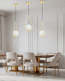 Elegancka jadalnia z trzema złotymi lampami wiszącymi VERO 1C Lampit, oświetlenie idealne do nowoczesnych wnętrz.