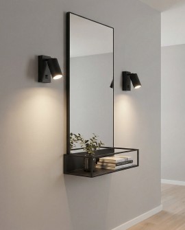 czarny kinkiet ścienny nowoczesny przy lustrze w przedpokoju zapewnia punktowe światło do aranżacji model NEO PRO od producenta 