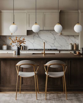 Lampa wisząca Lampit z trzema białymi kulami, złote akcenty, nowoczesny żyrandol do kuchni