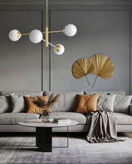złota lampa wisząca sufitowa z białymi kulami subtelne światło do strefy wypoczynku producent Lampit model Fino W4