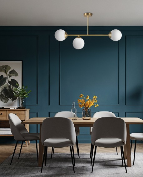 nowoczesna lampa wisząca sufitowa w kolorze szczotkowanego złota mleczne kule nad stołem producent Lampit model Fino W3