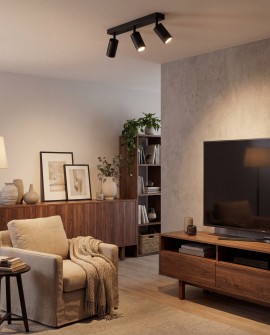 czarna lampa sufitowa spot Lampit do salonu zapewnia przyjemne strefowe światło i podkreśla aranżację wnętrza