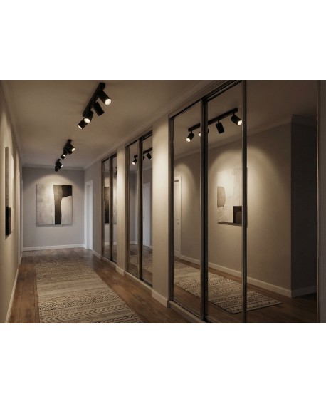 czarna lampa sufitowa spot z czterema regulowanymi reflektorami LED marka Lampit model W4 do nowoczesnych wnętrz