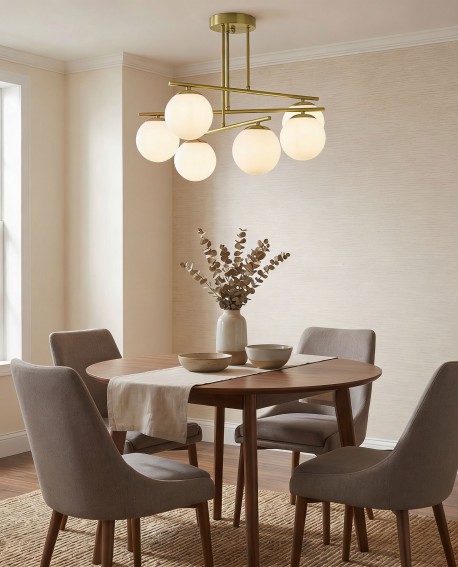 Złota lampa sufitowa Lampit LEDO W6 z sześcioma białymi kloszami w aranżacji jadalni
