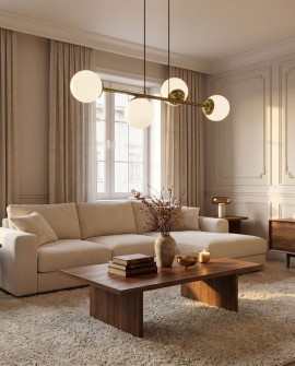 Nowoczesna lampa wisząca Lampit FINO W4 z białymi kulami i złotym wykończeniem nad sofą w salonie
