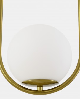 Zbliżenie na lampa wisząca ze szczotkowanego złota mleczny klosz kula producent lampit model VERO 1B detal wykończenia