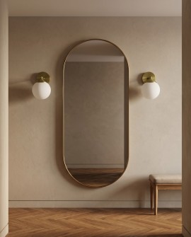 Nowoczesna lampa ścienna FINO W1 Lampit złota z kulą w aranżacji przy lustrze