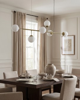Lampa wisząca FINO W6 Lampit złoto białe kule nad stołem w jadalni w eleganckim wnętrzu
