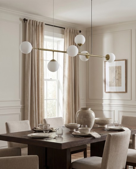 Lampa wisząca FINO W6 Lampit złoto białe kule nad stołem w jadalni w eleganckim wnętrzu