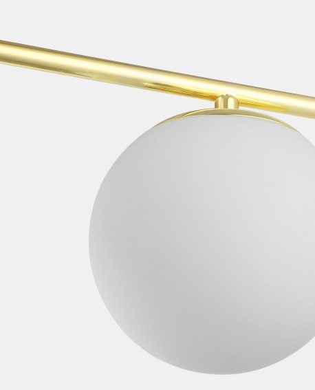 Złota lampa wisząca z mlecznym kulistym kloszem i metalowym ramieniem do eleganckich wnętrz model LEDO W4 od lampit