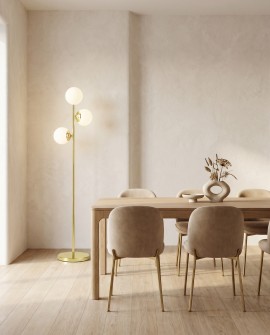 Stylowa lampa stojąca Lampit FINO W3 w aranżacji jadalni z jasnymi krzesłami