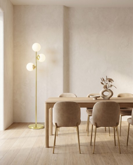 Stylowa lampa stojąca Lampit FINO W3 w aranżacji jadalni z jasnymi krzesłami