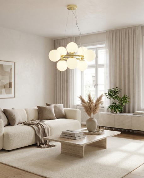 Efektowny żyrandol LEDO W9 z białymi szklanymi kloszami w stylu glamour w salonie