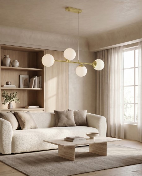Złota lampa wisząca Lampit FINO W4 z białymi kloszami zawieszona w salonie z kremową sofą