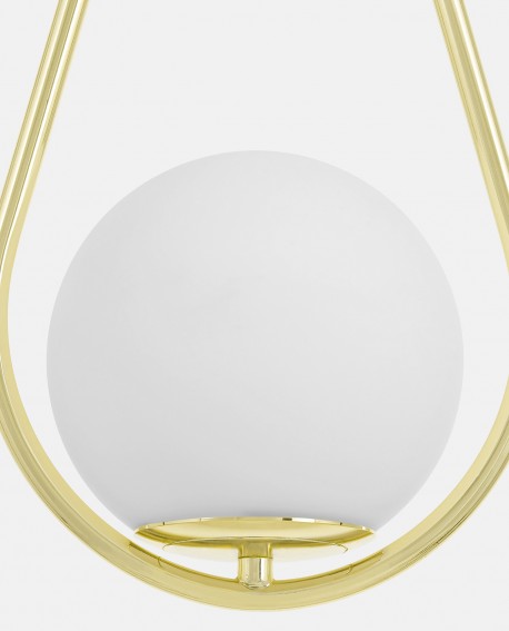  Zbliżenie na białą kulę w złotej oprawie lampy VERO 1C Lampit, elegancki i minimalistyczny design