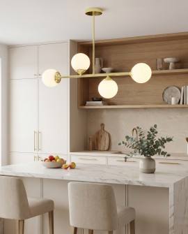 Lampa wisząca 4 punkty światła o złotym wykończeniu do kuchni z wyspą i jasnymi szafkami
