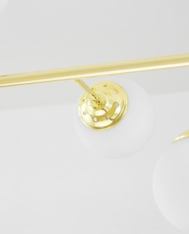Fragment lampy wiszącej Lampit Fino W6 detal złotej części i białego szkła