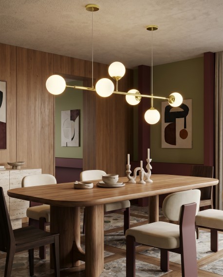 Lampa wisząca z białymi kulami i złotą oprawą nad stołem w eleganckiej jadalni