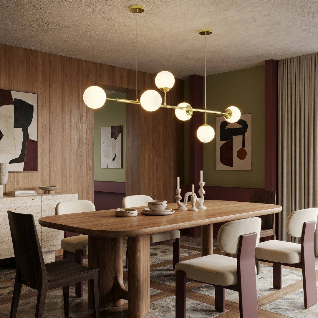 Lampa wisząca z białymi kulami i złotą oprawą nad stołem w eleganckiej jadalni