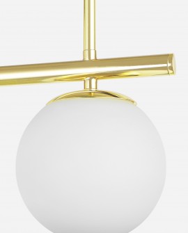 Zbliżenie na mleczny biały klosz i złotą belkę lampy LEDO 4 o połyskującym wykończeniu
