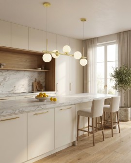 Złota lampa wisząca z pięcioma białymi szklanymi kloszami nad wyspą kuchenną