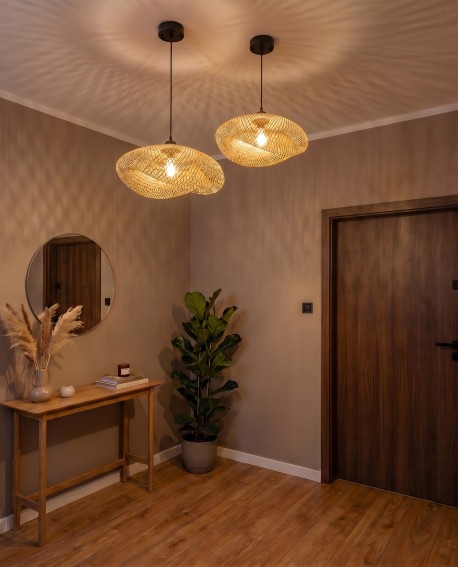 Żyrandol bambusowy Lampit BOHO jako dekoracyjna lampa sufitowa w przedpokoju