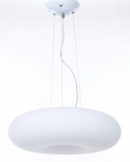 Biała lampa wisząca z geometrycznym kloszem do salonu lub kuchni