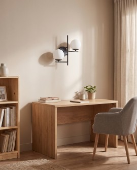 Lampa ścienna LEDO W2 jako funkcjonalne oświetlenie biurka w gabinecie