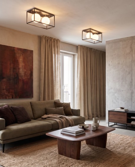 Nowoczesny plafon MALDINI W2 Lumina Deco zamontowany w salonie z sofą i drewnianym stolikiem