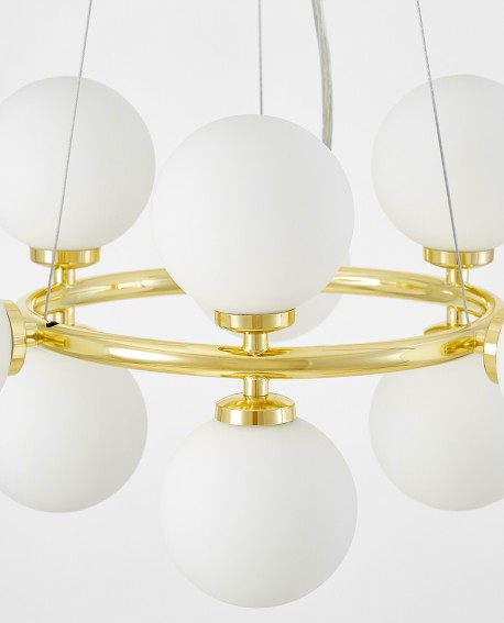 Lampa z dziewięcioma punktami światła rozmieszczonymi na boki na złotej konstrukcji