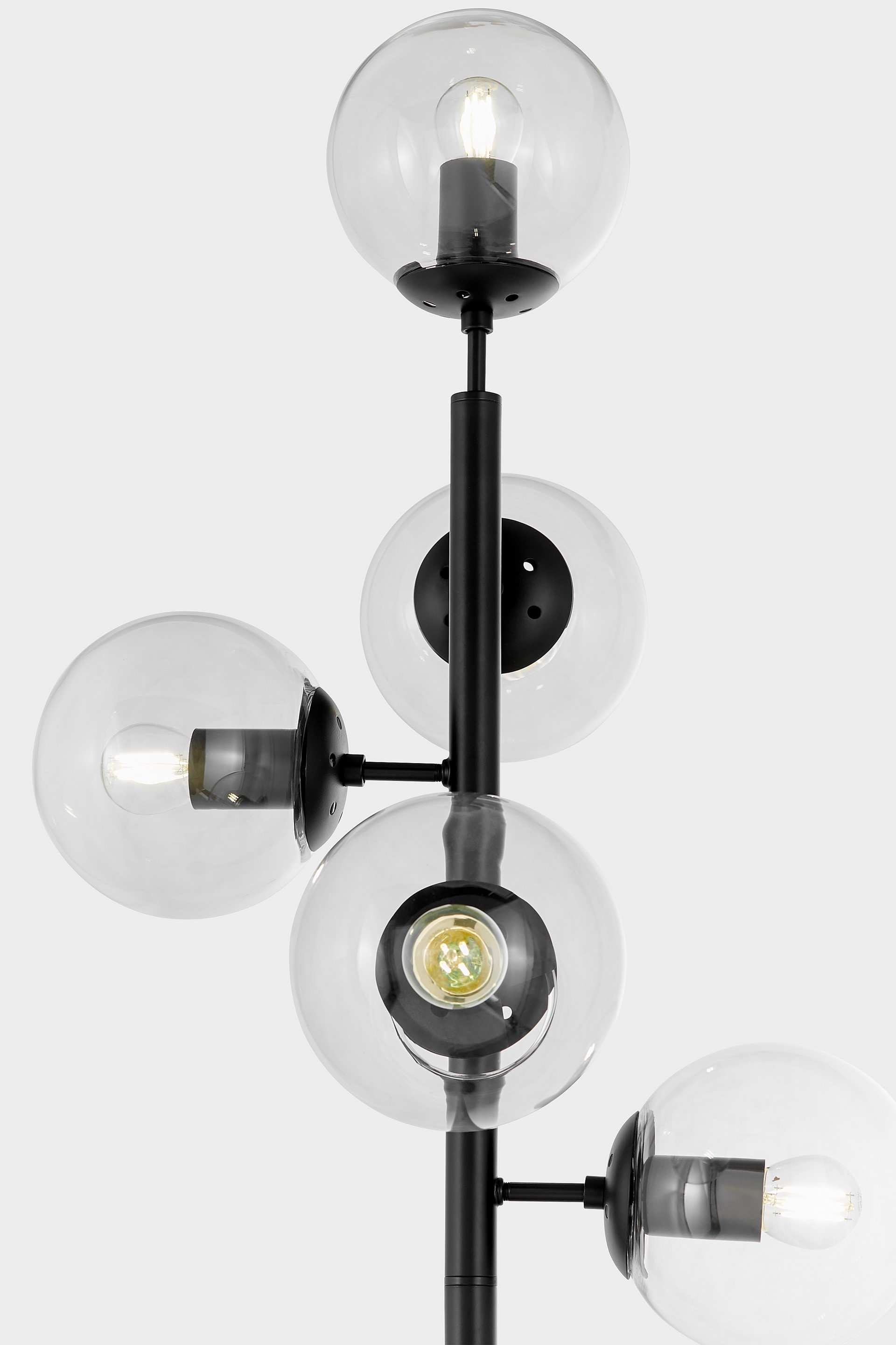 Wyjątkowość lampy stojącej CEREDO W5