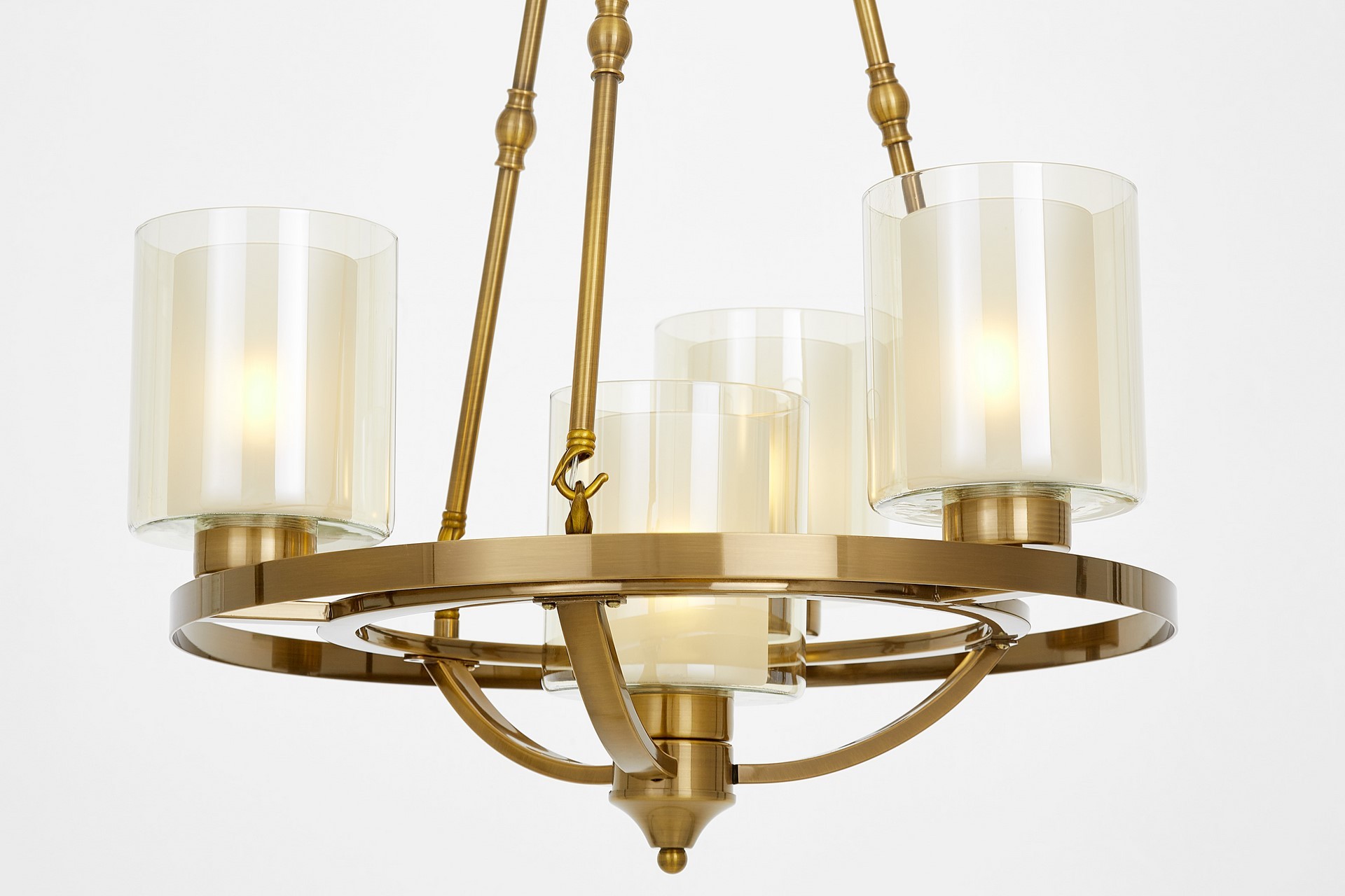 Wyjątkowość LAMPY WISZĄCEJ LOFT MOSIĘŻNEJ SANTINI W4