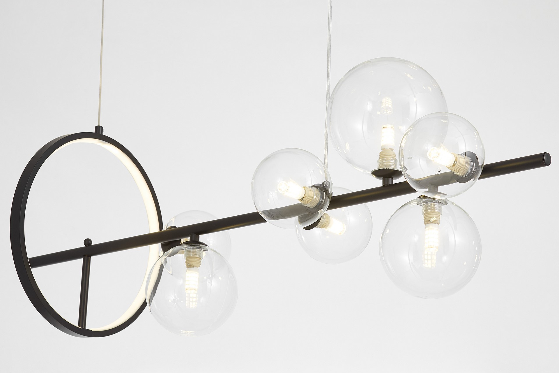 Wyjątkowość nowoczesnej lampy wiszącej czarnej MERIDO W7