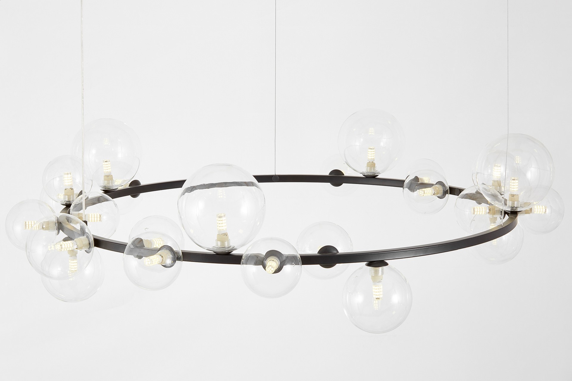 Wyjątkowość nowoczesnej lampy wiszącej czarnej MERIDO W24