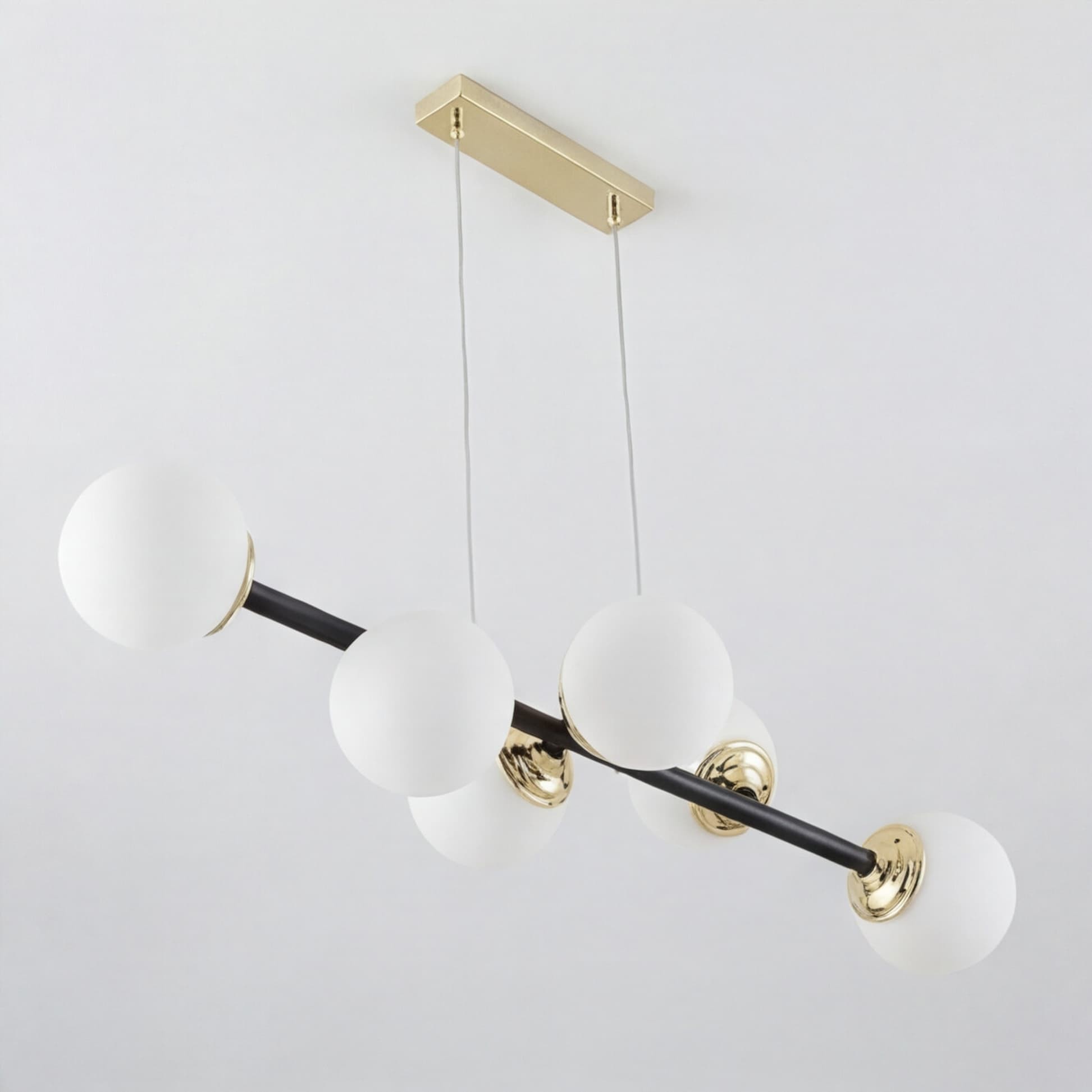 Nowoczesna lampa wisząca czarno-złota FINO W6 we wnętrzu