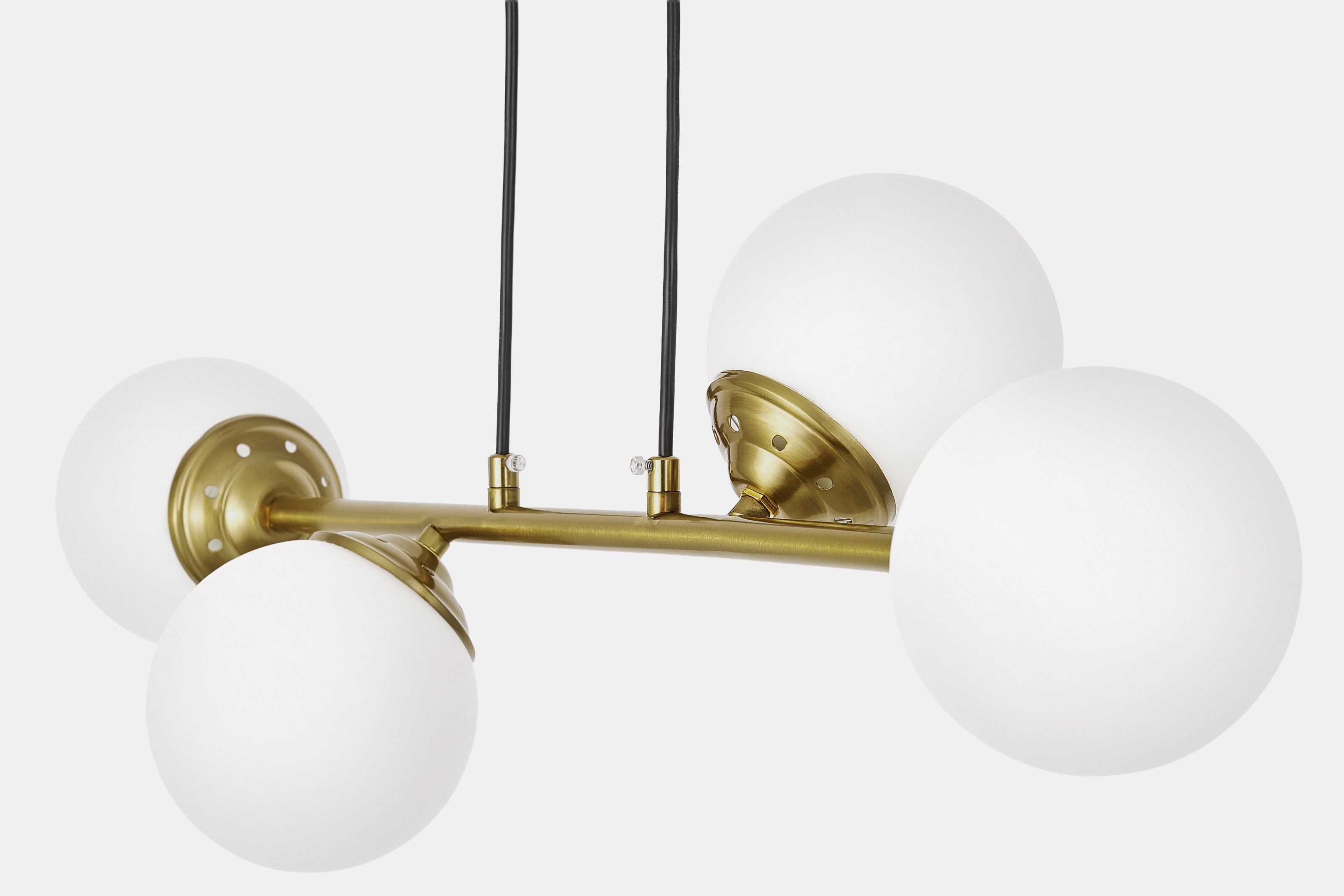 NOWOCZESNA LAMPA WISZĄCA SZCZOTKOWANE ZŁOTO FINO W4 we wnętrzu