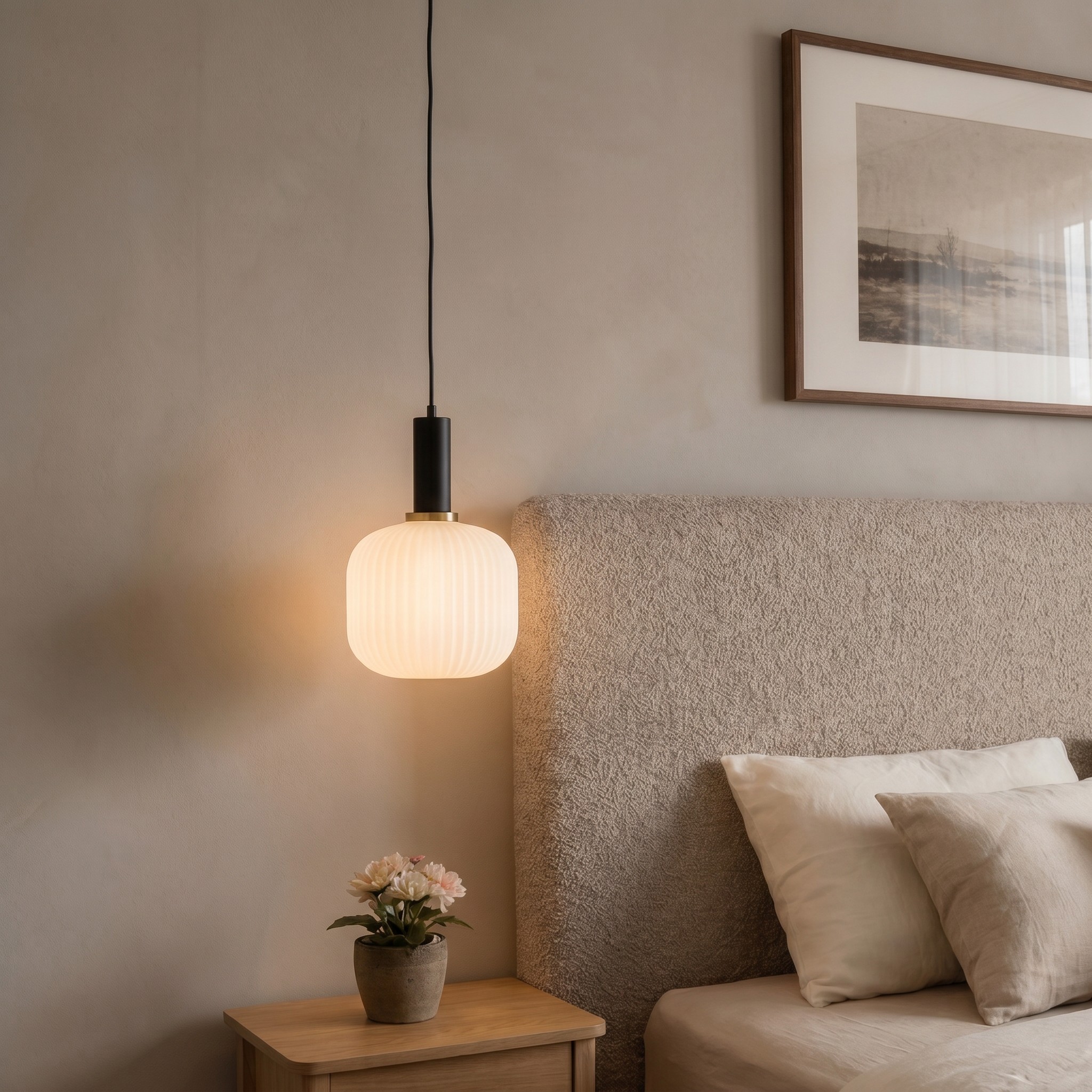 LAMPA WISZĄCA LOFT BIAŁO-CZARNA GATO w aranżacji