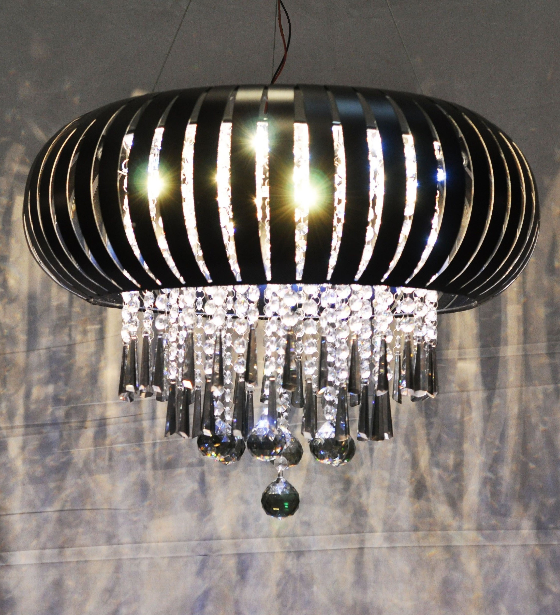 LAMPA WISZĄCA CZARNA ARMADA